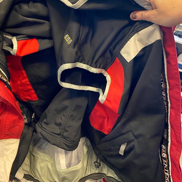 686 snowboarding jacket - Picture 3 of 5